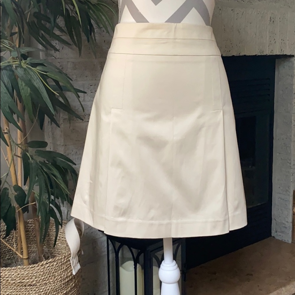 Banana Republic tan skirt
